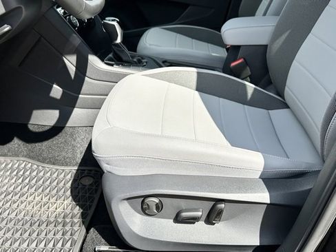 New 2024 Volkswagen Taos SE image 13