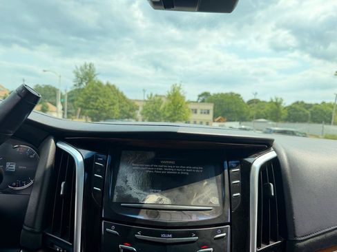 Used 2018 Cadillac Escalade Premium Luxury AWD/4WD image 14