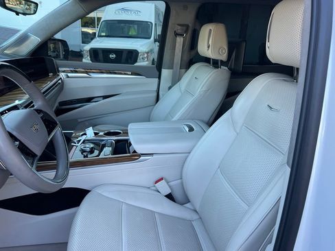 Certified 2025 Cadillac Escalade Sport Platinum AWD/4WD image 12