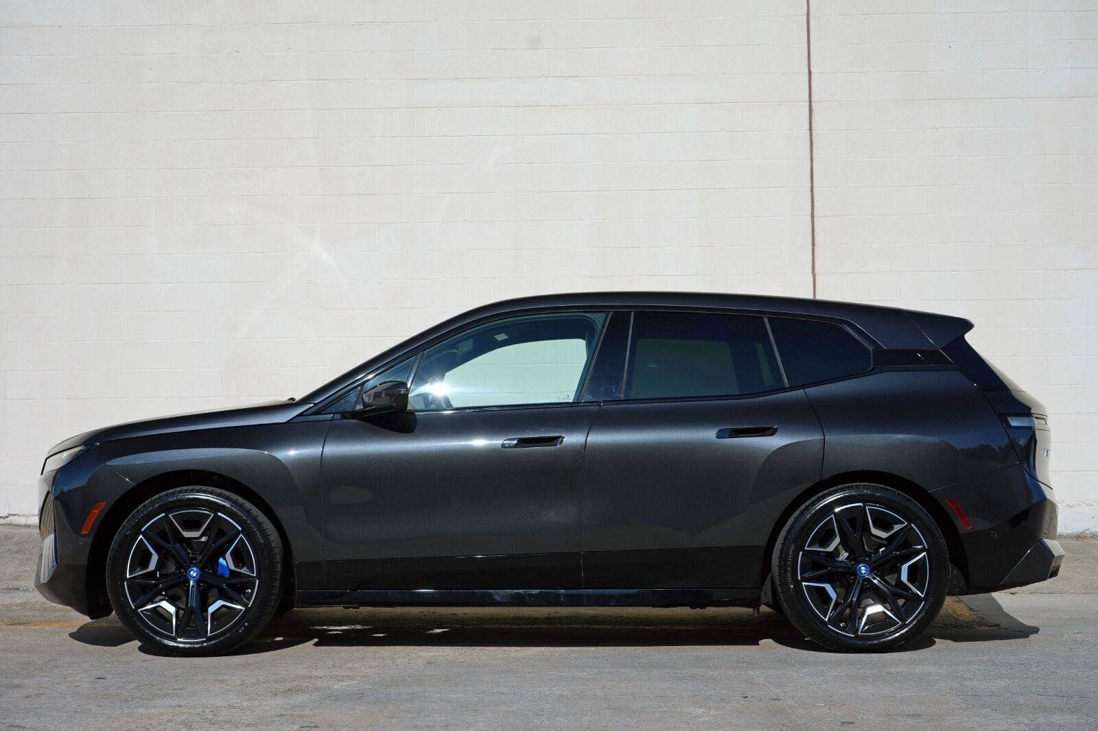 Used 2022 BMW iX xDrive50 w/ Premium Package AWD/4WD image 8