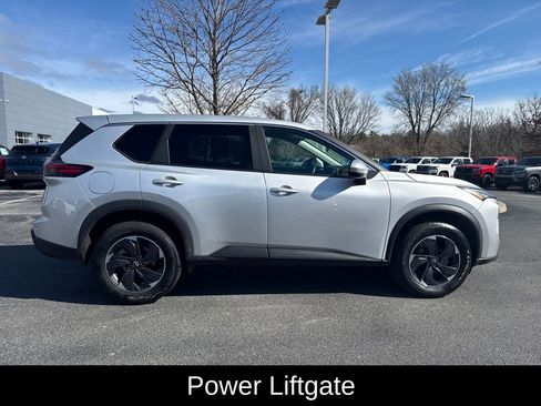 Used 2024 Nissan Rogue SV image 10