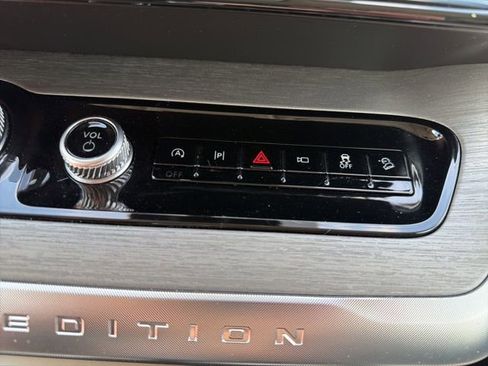 Used 2025 Ford Expedition Platinum AWD/4WD image 46