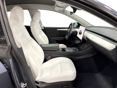 Certified 2023 Tesla Model Y AWD image 13