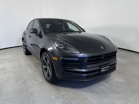 Certified 2025 Porsche Macan image 9
