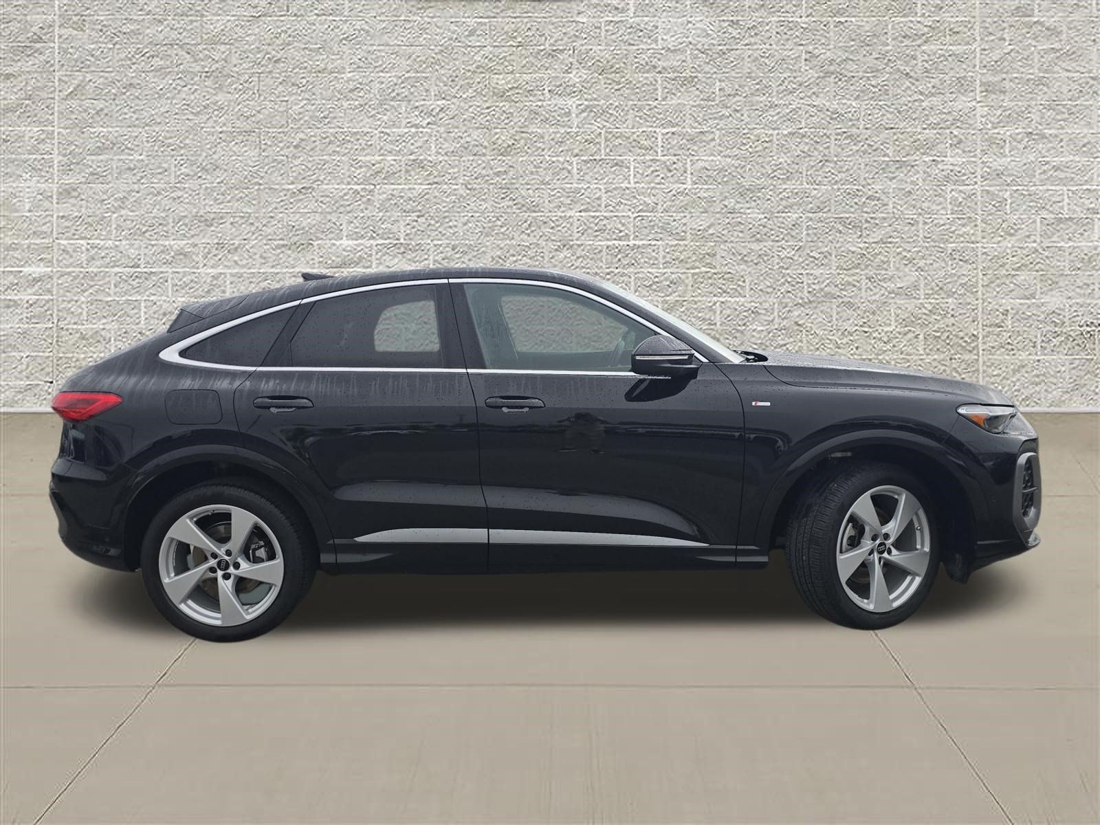 Certified 2025 Audi Q5 Premium Plus w/ Premium Plus AWD/4WD image 8