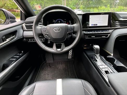 Used 2025 Toyota Camry SE FWD image 8