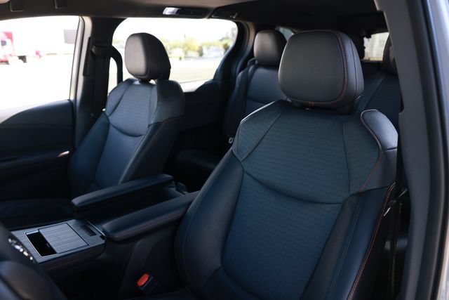 Used 2023 Toyota Sienna XSE FWD image 9