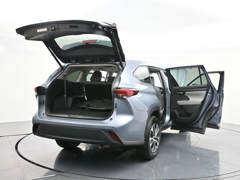 Used 2023 Toyota Highlander XLE image 33