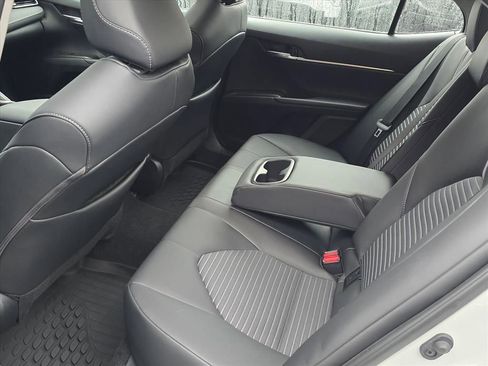 Used 2024 Toyota Camry SE image 5