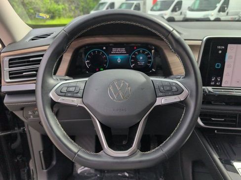 Used 2025 Volkswagen Atlas SE FWD image 22