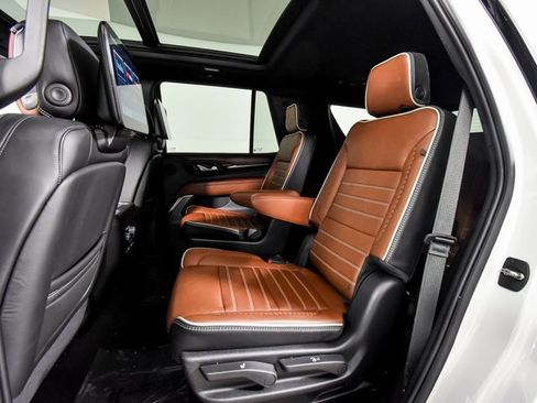 Used 2023 GMC Yukon Denali Ultimate image 8