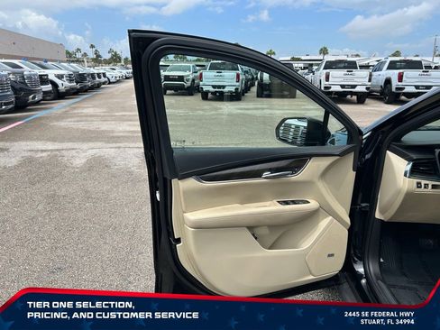 Used 2018 Cadillac XT5 FWD image 11