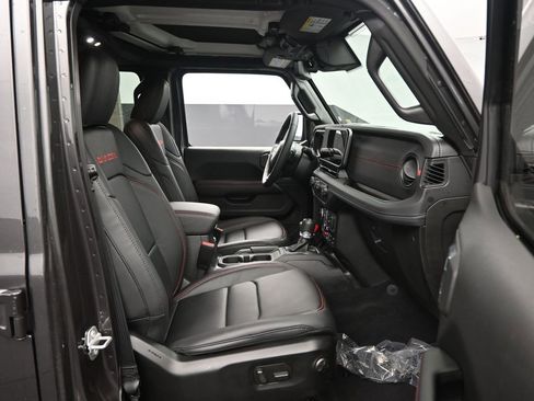 Used 2025 Jeep Wrangler Unlimited Rubicon image 33