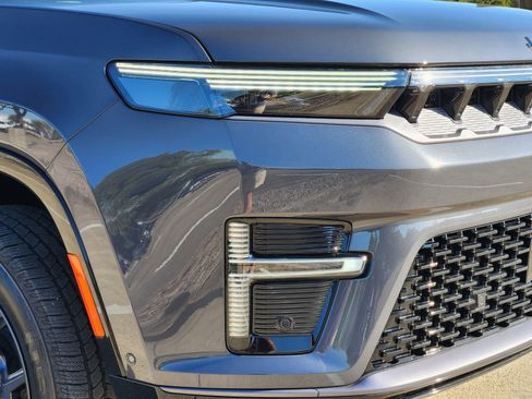 New 2026 Jeep Grand Wagoneer Limited AWD/4WD image 9