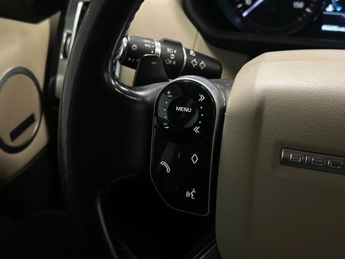 Used 2020 Land Rover Discovery Landmark image 29