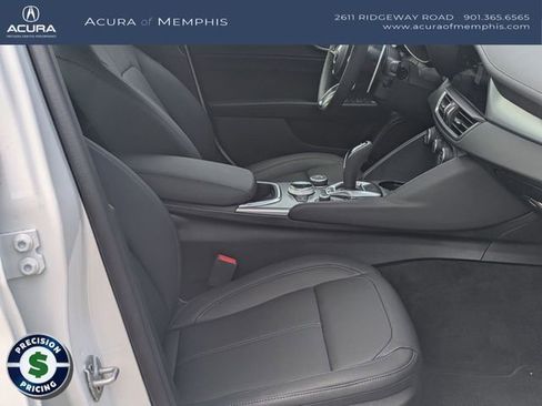Used 2025 Alfa Romeo Giulia AWD image 31