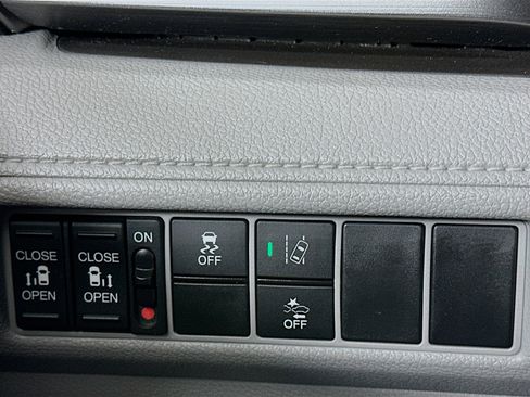 Used 2018 Honda Odyssey EX image 16