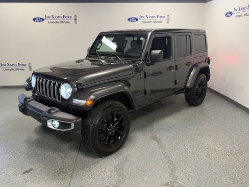 Used 2025 Jeep Wrangler Unlimited Sahara w/ Safety Group AWD/4WD image 3