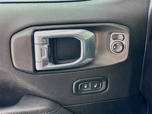 Used 2021 Jeep Wrangler Unlimited Sahara image 17