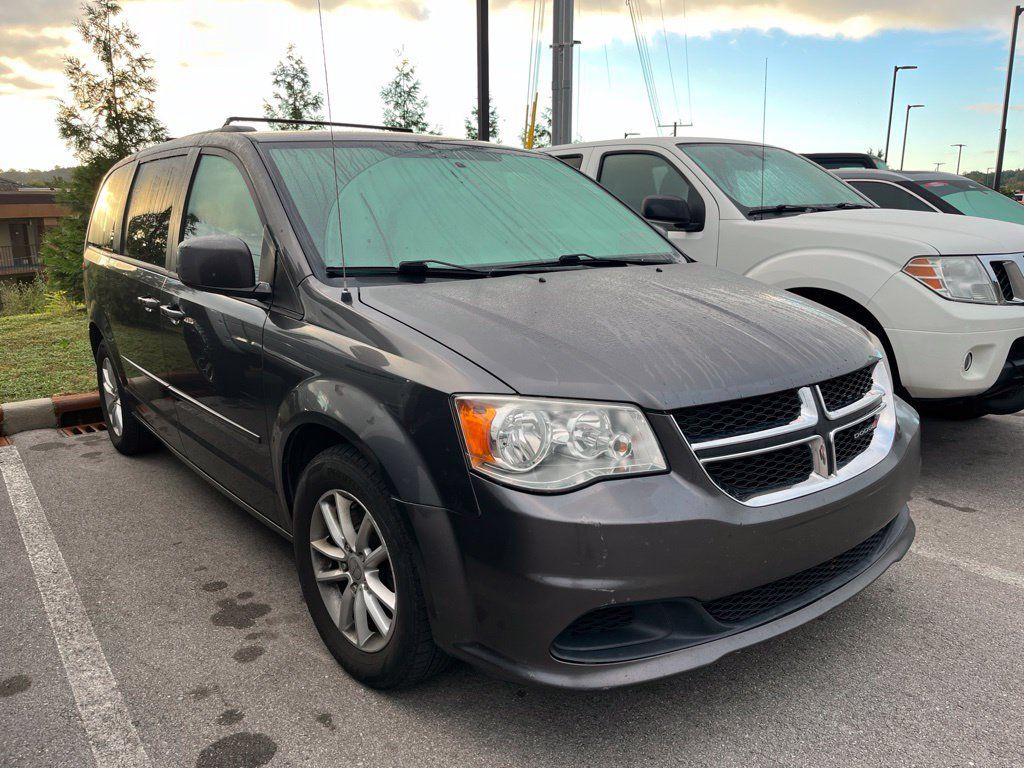 Used 2016 Dodge Grand Caravan SXT w/ UConnect Hands-Free Group FWD image 3