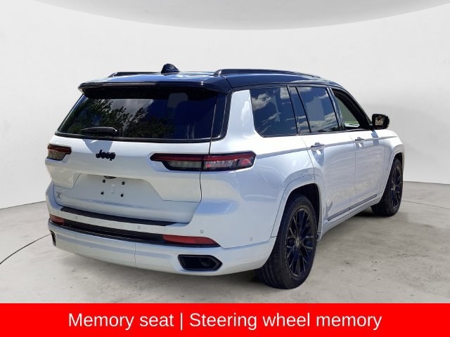 Used 2023 Jeep Grand Cherokee L Summit w/ Luxury Tech Group V AWD/4WD image 5