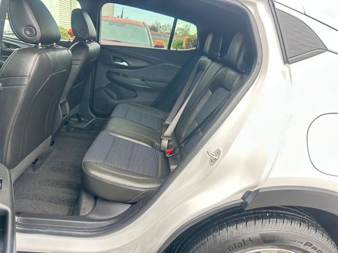 Used 2025 Buick Envista Preferred image 37