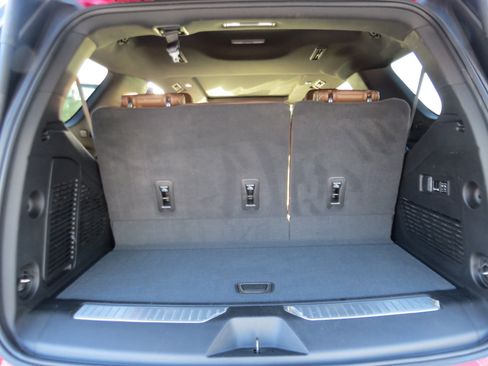 Used 2024 Chevrolet Tahoe High Country w/ Advanced Technology Package image 12