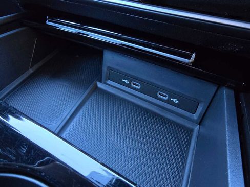 Used 2024 Volkswagen Atlas Cross Sport SE image 33