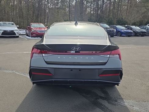 New 2026 Hyundai Elantra Limited FWD image 15