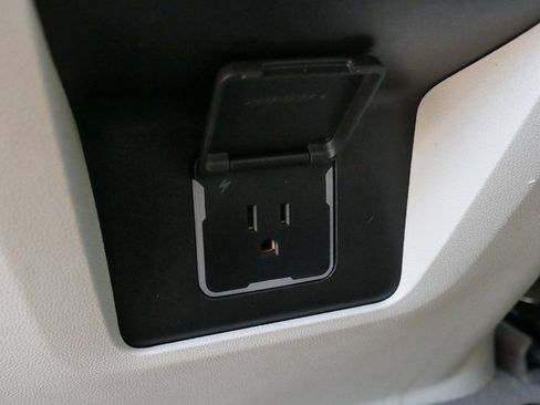 Used 2023 GMC Yukon XL Denali image 40