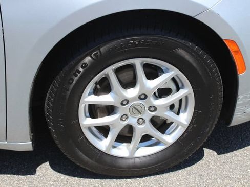 Used 2023 Chrysler Pacifica Touring-L FWD image 34