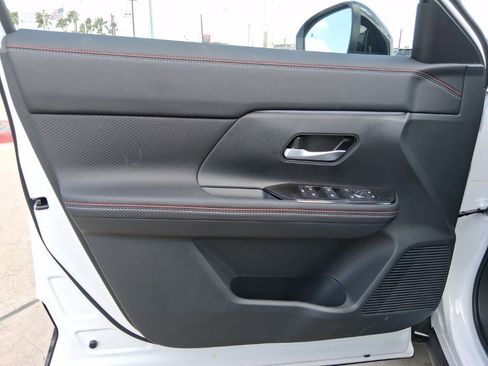 New 2026 Nissan Kicks SR image 21