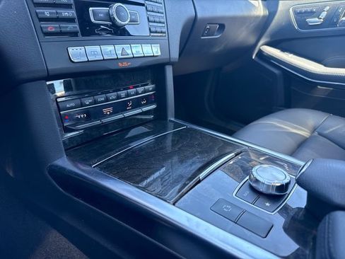 Used 2014 Mercedes-Benz E 350 4MATIC Sedan image 27