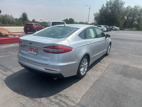 Used 2019 Ford Fusion SE FWD image 12