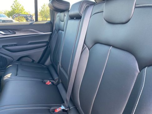 New 2025 Jeep Grand Cherokee Limited w/ Black Appearance Package image 31