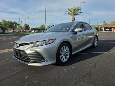 Used 2021 Toyota Camry LE FWD image 7