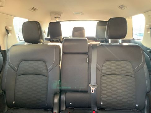 Used 2025 Nissan Pathfinder SV image 40