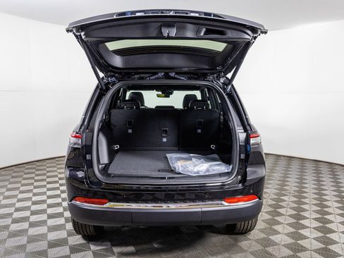 New 2025 Jeep Grand Cherokee Limited image 34