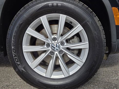 Used 2017 Volkswagen Tiguan Limited w/ Premium Package image 11