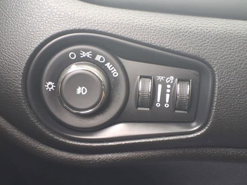 Used 2019 Jeep Renegade Altitude w/ Quick Order Package 2XM image 18