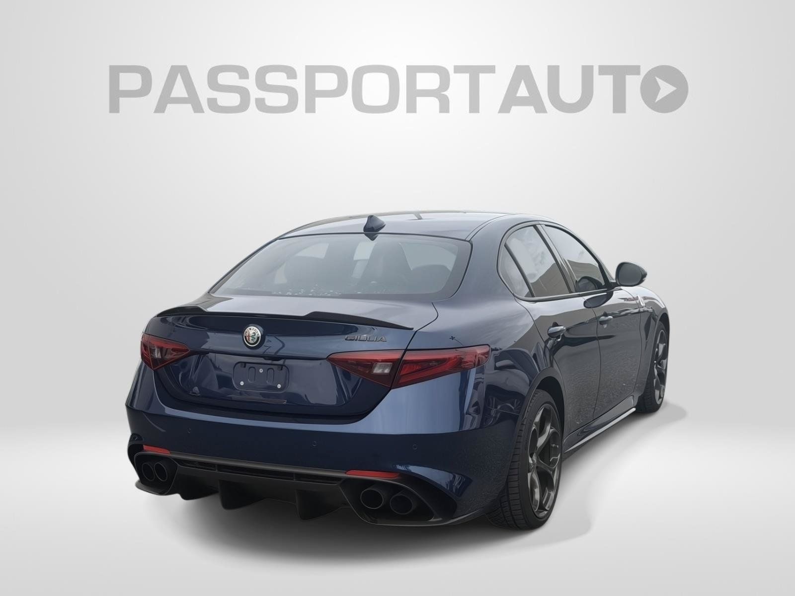 Used 2018 Alfa Romeo Giulia Quadrifoglio w/ Driver Assist Dynamic Package RWD image 6