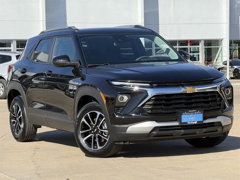 Certified 2025 Chevrolet TrailBlazer LT image 2