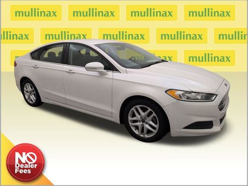 Used 2016 Ford Fusion SE image 1