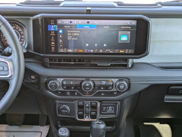 Used 2025 Jeep Wrangler Unlimited Sahara AWD/4WD image 20