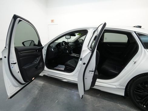Used 2018 Honda Accord Touring image 21