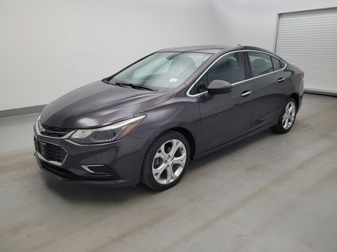 Used 2017 Chevrolet Cruze Premier FWD image 2