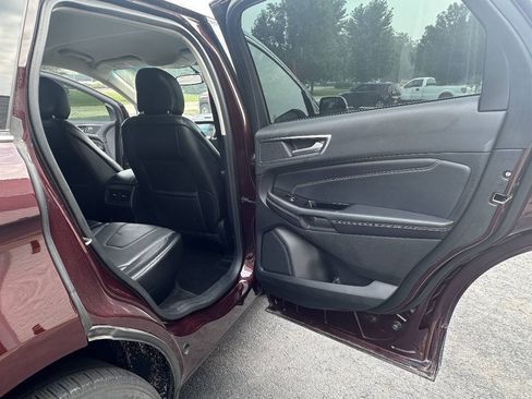 Used 2018 Ford Edge Titanium w/ Technology Package FWD image 20