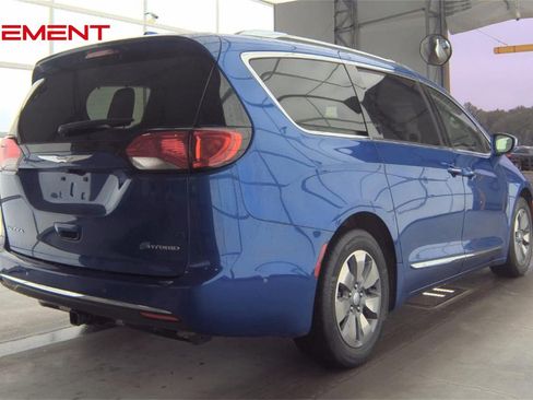 Used 2019 Chrysler Pacifica Limited w/ Advanced Safetytec Group image 5