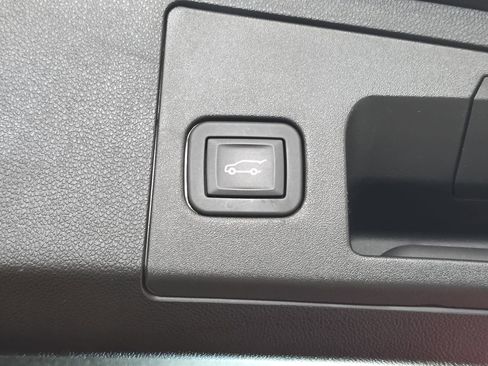 Used 2025 Cadillac XT4 Premium Luxury FWD image 13