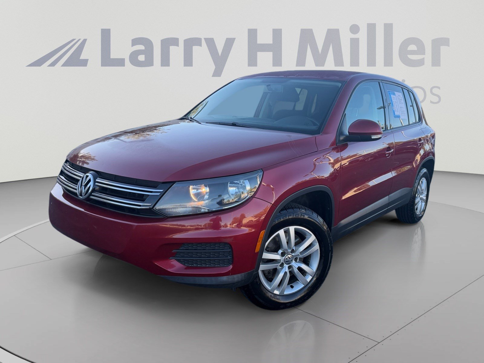 Used 2014 Volkswagen Tiguan S FWD image 1